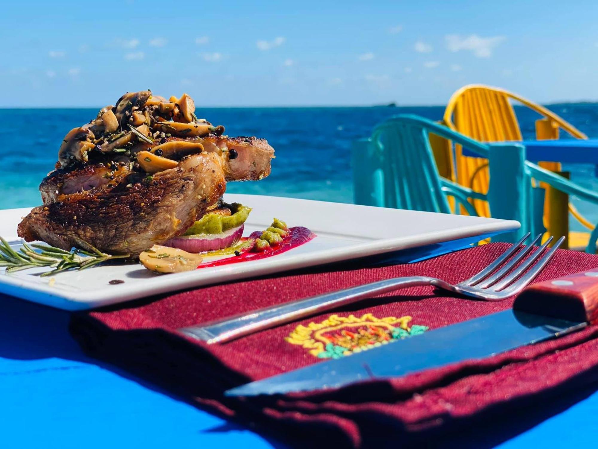 King Lewey'S Island Resort Placencia Exterior foto