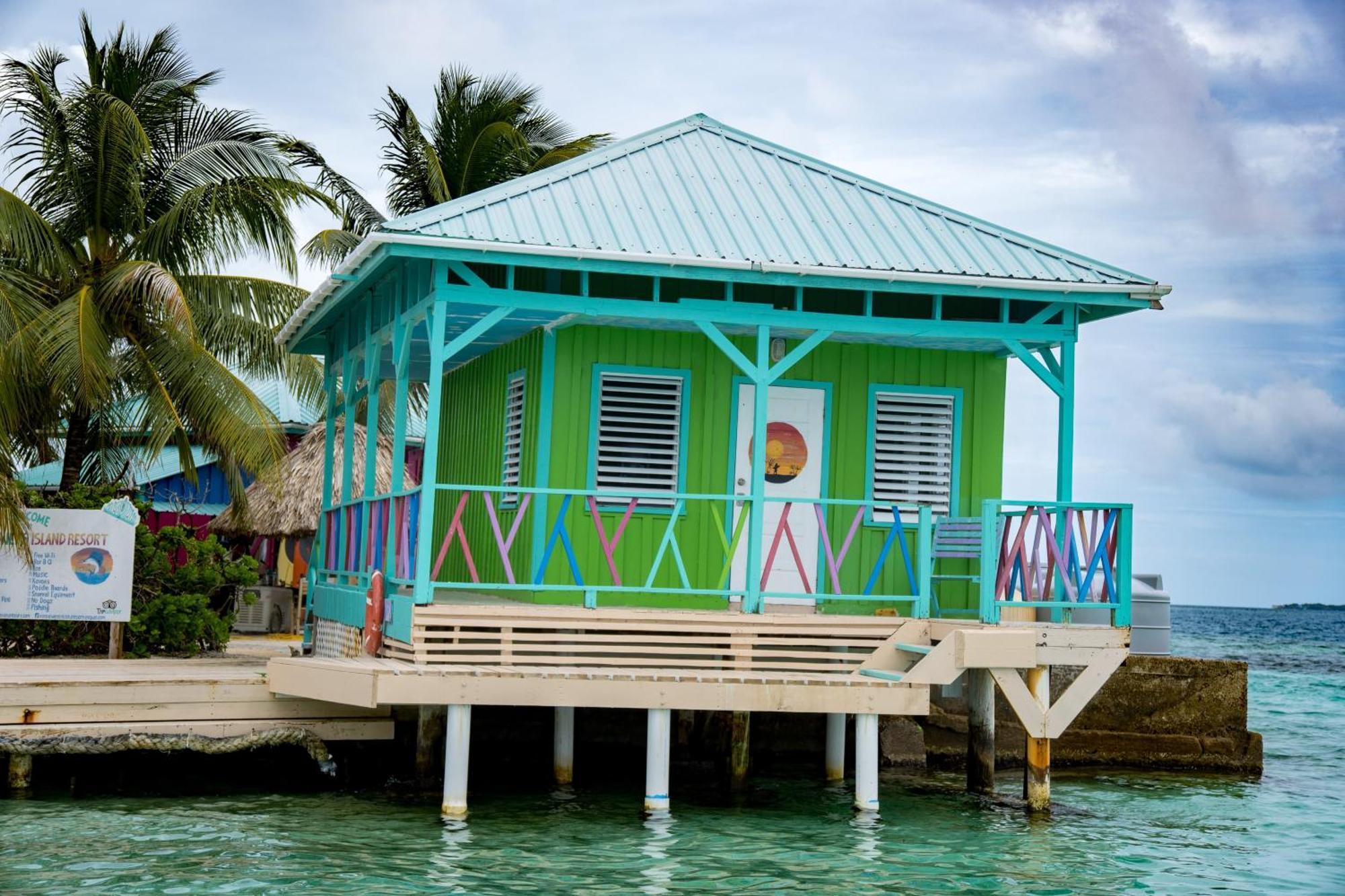 King Lewey'S Island Resort Placencia Exterior foto