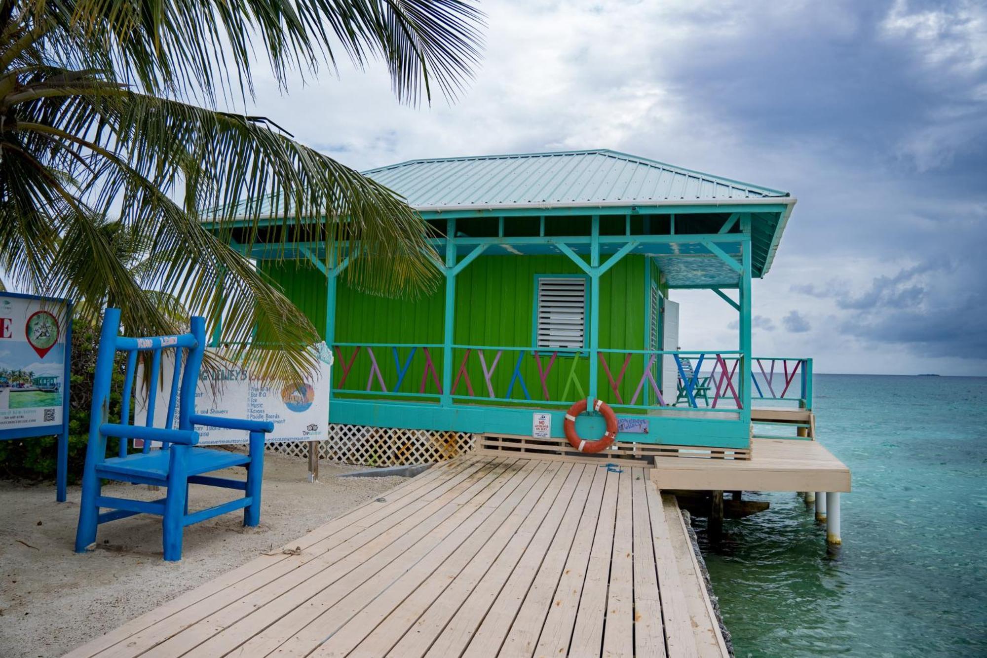 King Lewey'S Island Resort Placencia Exterior foto